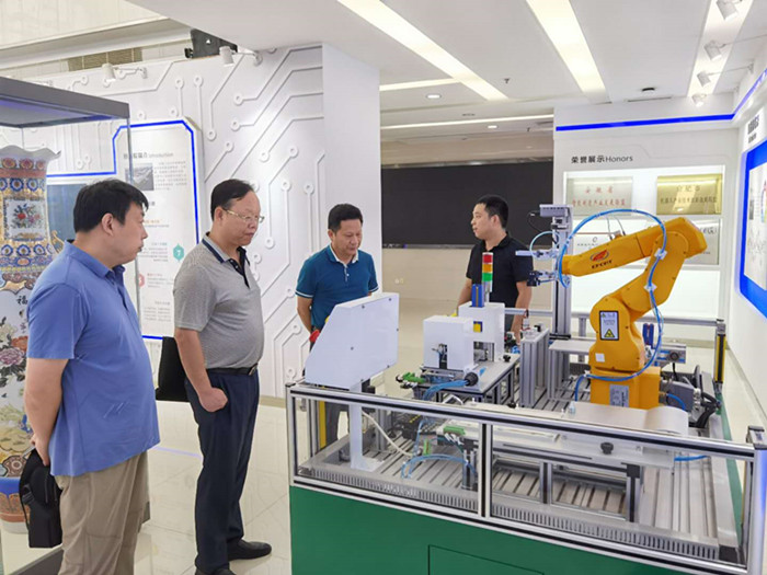 深化产教融合 机械学院赴合肥工大研究院调研智能制造成果显著